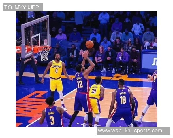 湖人对阵热火精彩回顾与分析全场比赛亮点与关键时刻解析 湖人对阵热火精彩回顾与分析全场比赛亮点与关键时刻解析